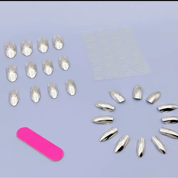 Metal Sense Press-On Nails Y2K Emo Silvery Almond Jelly Glue And Files (24pcs) - Picture 3 of 5